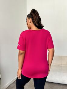 SHEIN Rhythm Era قميص رياضي قصير الأكمام بطباعة حرفية للنساء ذوات الحجم الكبير - روز أحمر - مشاهدة 3