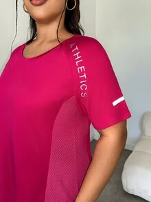 SHEIN Rhythm Era قميص رياضي قصير الأكمام بطباعة حرفية للنساء ذوات الحجم الكبير - روز أحمر - مشاهدة 5