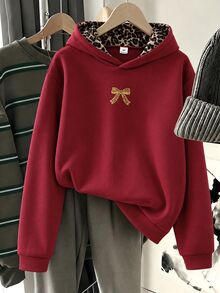 SHEIN 青少年女孩休閒街頭風豹紋毛絨帽，豹紋印花、蝴蝶結刺繡，適合街頭穿搭與衛衣搭配 - 酒紅色 - 查看 2