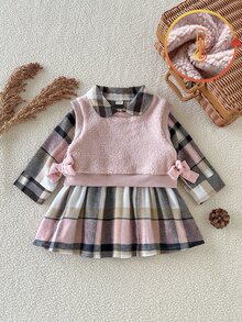 SHEIN 2件組女嬰粉色保暖內裡無袖蝴蝶結背心上衣 + 格紋領長袖襯衫洋裝 A字收腰休閒可愛甜美時尚優雅韓風套裝，適合春秋日常穿著、旅行、度假、派對等場合 - 粉色 - 查看 4