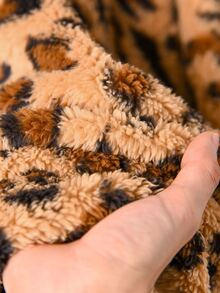 CosyJoli Mantel Lengan Panjang Kasual Sederhana Berbulu Motif Leopard Ukuran Besar untuk Wanita, Musim Dingin - Coklat - View 7