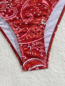 SHEIN Swim 波西米亚风红色底佩斯利印花露背吊带胸前蝴蝶结装饰串珠上衣和侧系带三角比基尼泳裤套装 - 紅色 - 查看 8