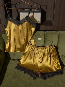 SilkySpell 舒適蕾絲拼接細肩帶背心與短褲居家服套裝 - 橄欖綠 - 查看 1