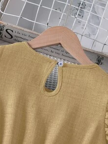 SHEIN 1件女童春夏新款休闲通勤竹纤维针织圆领荷叶袖激光镂空下摆修身蓝色连衣裙，优雅适合日常穿着和派对场合。 - 卡其色 - 查看 7