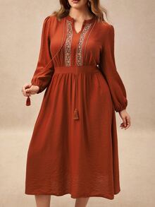 SHEIN LUNE CURVE 大尺碼女款法式優雅波希米亞風刺繡繩飾收腰A字洋裝，感恩節日常約會休閒早午餐秋季穿搭 - 棕色 - 查看 1