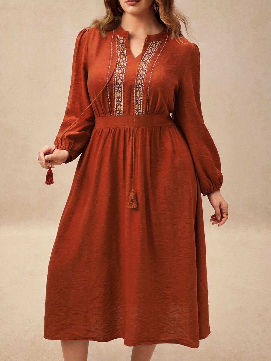 SHEIN LUNE CURVE 大尺碼女款法式優雅波希米亞風刺繡繩飾收腰A字洋裝,感恩節日常約會休閒早午餐秋季穿搭 - 棕色 - 查看 1