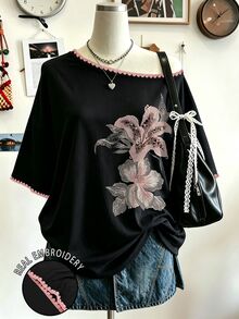 Lalippa 女款休閒街頭極簡舒適彩色花卉刺繡不對稱領上衣，舒適休閒不對稱領刺繡上衣 - 黑色 - 查看 1