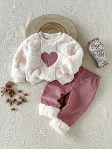 SHEIN Playful Pals 2件組女嬰可愛甜美粉白愛心毛絨抓絨套裝，長袖圓領加厚衛衣褲，適合生日派對、秋季、聖誕假期，羅紋設計 - 粉色 - 查看 5