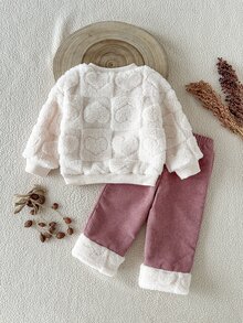 SHEIN Playful Pals 2件組女嬰可愛甜美粉白愛心毛絨抓絨套裝，長袖圓領加厚衛衣褲，適合生日派對、秋季、聖誕假期，羅紋設計 - 粉色 - 查看 14