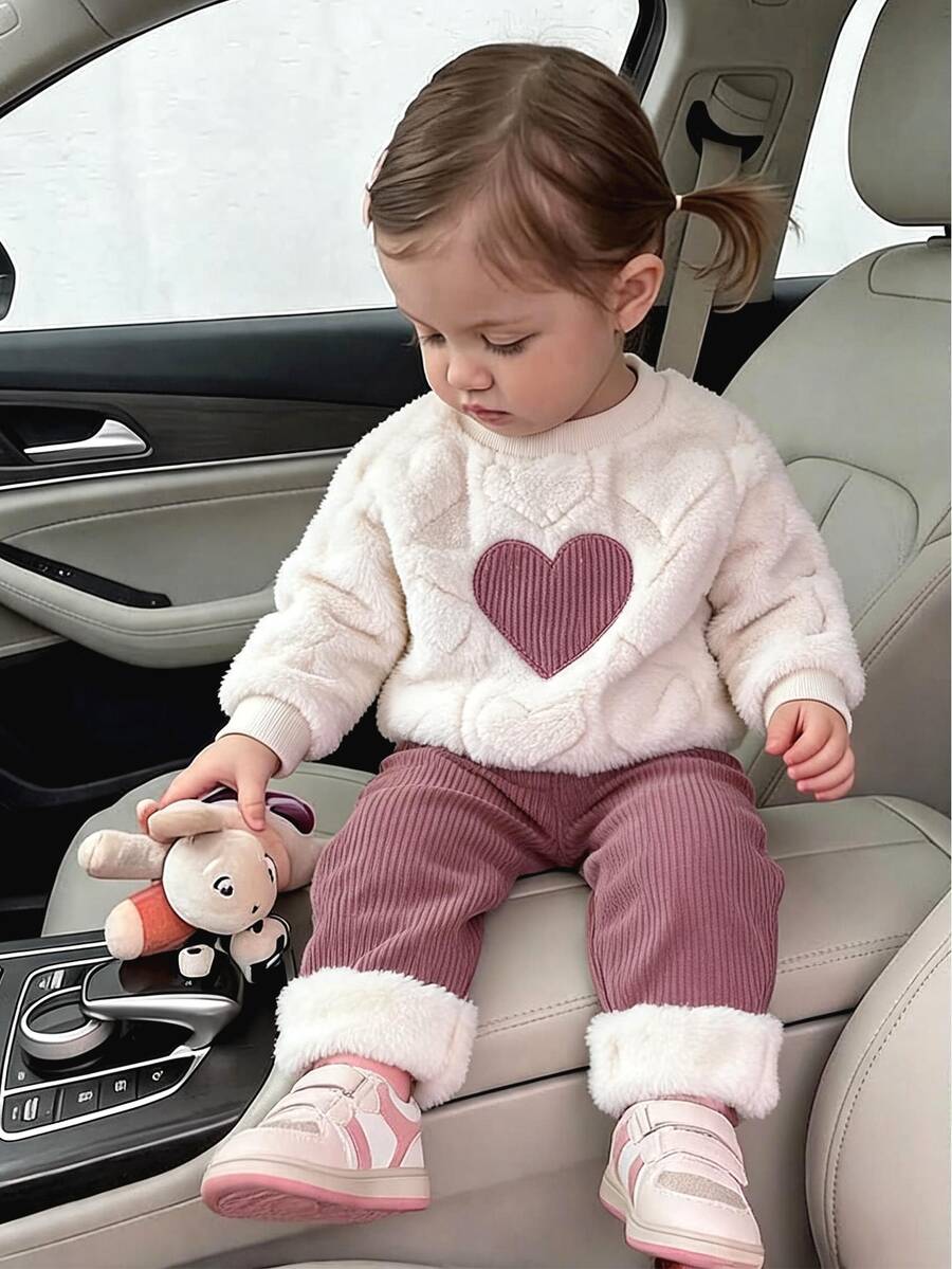 SHEIN Playful Pals 2件組女嬰可愛甜美粉白愛心毛絨抓絨套裝,長袖圓領加厚衛衣褲,適合生日派對、秋季、聖誕假期,羅紋設計 - 粉色 - 查看 1