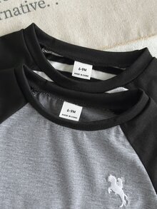 SHEIN Vintaside Kids 2件組男嬰男童運動休閒套裝 羅格蘭上衣配慢跑褲 學院風 黑灰條紋拼色刺繡 長袖圓領 常規版 校園秋季聖誕款 - 彩色 - 查看 8