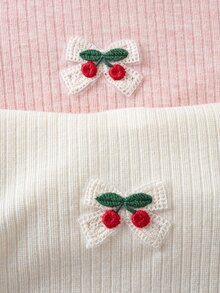 SHEIN Vintaside Kids 2件組女嬰上衣褲子套裝，甜美可愛粉色奶油櫻桃蝴蝶結荷葉邊長袖高領羅紋，生日派對秋季聖誕節假期穿搭 - 彩色 - 查看 4