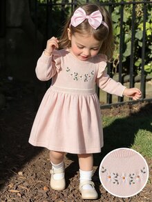 SHEIN Genkimix Kids 女嬰幼兒針織毛衣洋裝，粉色圓領套頭式長袖毛衣裙，荷葉邊下擺，舒適適合秋冬，刺繡重工精緻優雅百搭淑女風，適合日常穿著、外出與旅行 - 粉色 - 查看 1