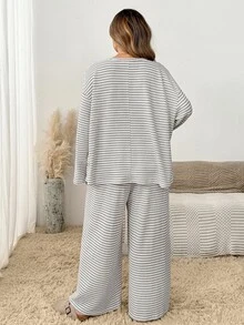 SHEIN CURVE+ 大尺碼條紋長袖上衣與長褲兩件套，休閒度假穿搭，女款秋季休閒套裝 - 杏色 - 查看 7