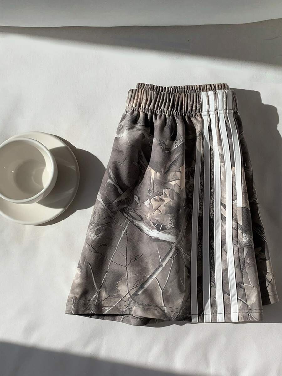 SHEIN 1pc Shorts With 4 White Stripe Sides, Classic Cool Withered Tree Branch Print, Suitable For Outing And Travel - Multicolor - View 1