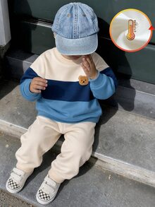 SHEIN Vintaside Kids 2件組 幼兒男童運動衫＋慢跑長褲套裝，可愛藍米色拼接熊貼布，羅紋長袖圓領加厚款，適合戶外秋冬假期穿著 - 藍色 - 查看 1