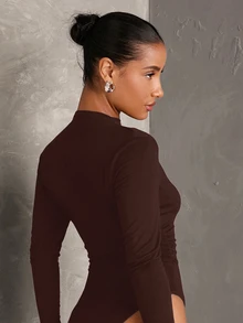 SHEIN BAE Bodysuit Wanita Warna Polos Nyaman Rajut Lengan Panjang Minimalis dengan Detail Kerut dan Potongan Ramping, Serbaguna untuk Pakaian Kasual Sehari-hari, Musim Gugur - Merah tua - View 2