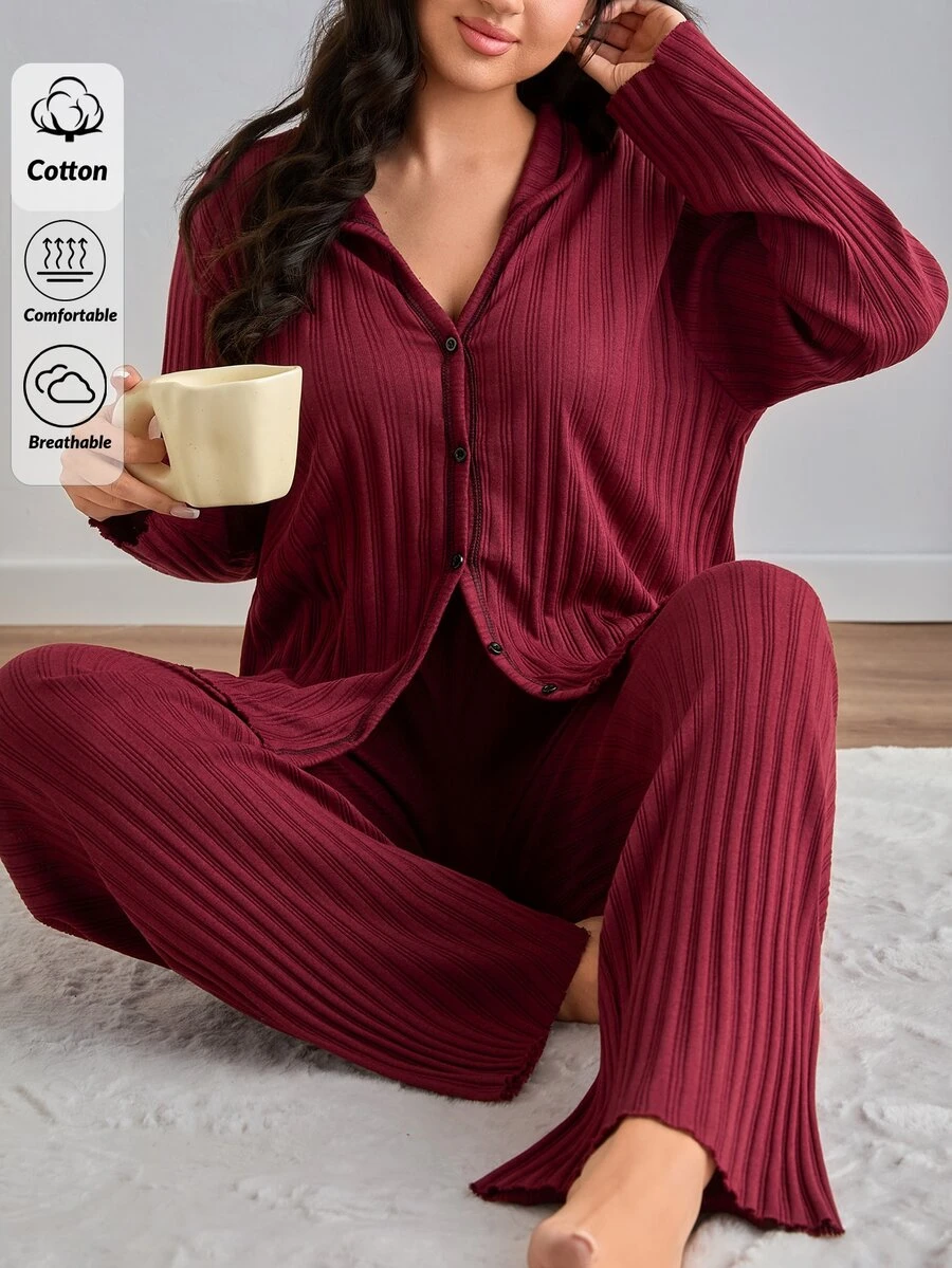SHEIN مجموعة بيجامة منزلية مريحة من قطعتين للنساء كبيرات الحجم، قميص طويل الأكمام وبنطال طويل من القطن المحبوك بتفاصيل أزرار وتباين لون البرغندي