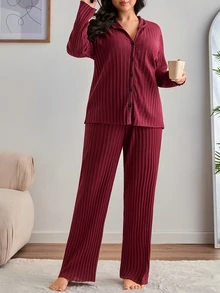SHEIN مجموعة بيجامة منزلية مريحة من قطعتين للنساء كبيرات الحجم، قميص طويل الأكمام وبنطال طويل من القطن المحبوك بتفاصيل أزرار وتباين لون البرغندي - عنابي اللون - مشاهدة 8