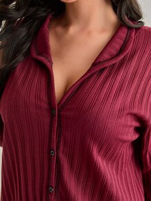SHEIN مجموعة بيجامة منزلية مريحة من قطعتين للنساء كبيرات الحجم، قميص طويل الأكمام وبنطال طويل من القطن المحبوك بتفاصيل أزرار وتباين لون البرغندي - عنابي اللون - مشاهدة 6