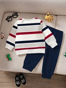 SHEIN Playful Pals 2件組幼兒男童衛衣＋慢跑褲，學院風海軍藍白紅條紋圖案羅紋長袖圓領休閒款，適合戶外派對秋季毛衣運動套裝 - 寶藍色 - 查看 2