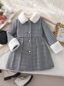 SHEIN فتاة صغيرة ملابس كاجوال من مزيج الصوف مع ياقة من الفرو الصناعي وتصميم مربعات منسوجة مع رقعات - أبيض وأسود - مشاهدة 2