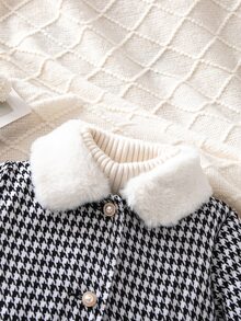 SHEIN فتاة صغيرة ملابس كاجوال من مزيج الصوف مع ياقة من الفرو الصناعي وتصميم مربعات منسوجة مع رقعات - أبيض وأسود - مشاهدة 4