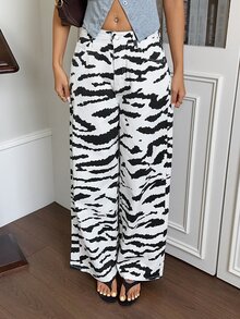 Rivivi Celana Jeans Denim Kasual Longgar Kaki Lebar dengan Saku Motif Zebra untuk Wanita - Hitam dan Putih - View 3