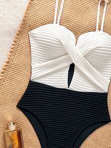 SHEIN Swim Springbreak 拼色连体泳衣，聚拢，无钢圈 - 黑與白 - 查看 4