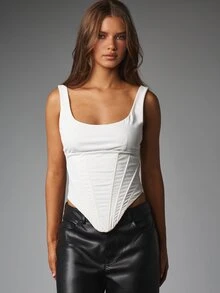 MISSGUIDED ملابس علوية كورست قصيرة بدون أكمام بياقة واسعة مع تفاصيل لوحة العظام وإغلاق برباط خلفي، أسلوب حفلات ومهرجانات صيفية - أبيض - مشاهدة 5