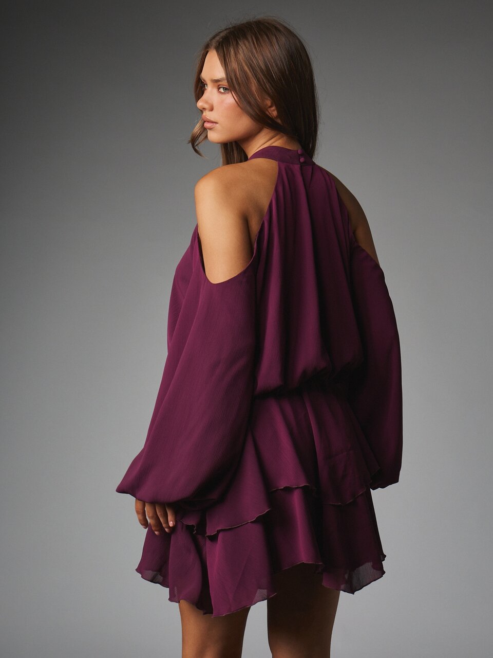 MISSGUIDED Cold Shoulder Halter Neck Mini Dress With Bell Sleeves Tiered Ruffle Skirt Open Back Elastic Waist Chiffon Party Dress