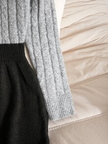 SHEIN فستان صوف محبوك للبنات بتصميم 2 في 1، بياقة بلون متباين، نسيج محبوك بكابلات، مزين بفيونكة، خصر مشدود، قصة A-Line، أكمام طويلة - رمادي - مشاهدة 6