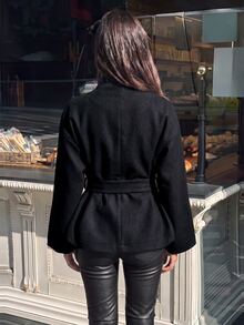 Aloruh 女士优雅单扣腰带长袖大衣，秋冬季时尚教师黑色大衣，不对称领设计，配有腰带和显瘦金属扣装饰，优雅百搭，适合通勤穿着。 - 黑色 - 查看 3