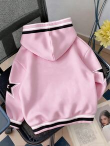 Divinelle 這款休閒寬鬆連帽衛衣採用復古粉色與白色拼接設計，印有英文字母、數字和星星圖案，非常適合秋冬穿著。適用於日常穿搭、街頭風、機場造型、海灘、派對、生日、度假、音樂節和嘉年華——時尚且具Y2K風格。 - 彩色 - 查看 2