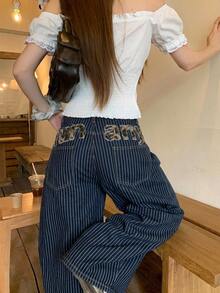 DAZY Celana Jeans Denim Wanita Model Lebar Longgar Kasual dengan Patch Huruf dan Garis-garis untuk Musim Gugur - Dusty Blue - View 6