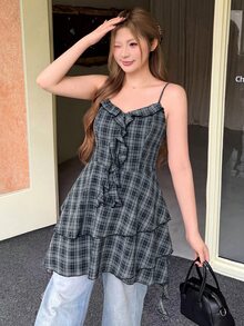Bijouette 女款大尺碼格紋細肩帶洋裝，優雅浪漫日常簡約舒適，Zanying櫻花季末班車限量版，大尺碼棕色格紋細肩帶洋裝，復古V領荷葉邊設計，收腰不對稱層次裙擺，大尺碼棕色洋裝 - 深灰色 - 查看 8