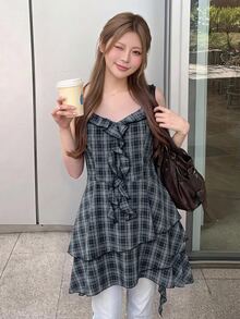 Bijouette 女款大尺碼格紋細肩帶洋裝，優雅浪漫日常簡約舒適，Zanying櫻花季末班車限量版，大尺碼棕色格紋細肩帶洋裝，復古V領荷葉邊設計，收腰不對稱層次裙擺，大尺碼棕色洋裝 - 深灰色 - 查看 11