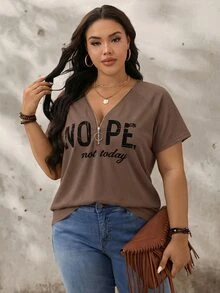 SHEIN LUNE Plus Size Brown Letter Print V-Neck Short Sleeve T-Shirt With Half Zip Club Formal Summer Casual - Brown - View 5