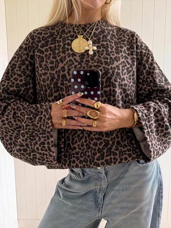 SHEIN EZwear Tops para sair de Outono/Inverno, t-shirts gráficas com estampado leopardo, blusas básicas