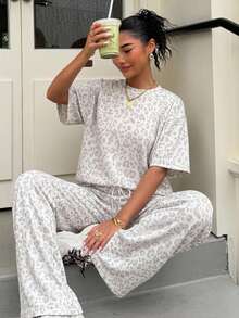 Muchica Vintage Cargo All White 2 Pieces Set Women's Outfit, Loose Crew Neck Drop Shoulder Short Sleeve T-Shirt With Elastic Waist Pants, Summer Sweater Set - Multicolor - View 7