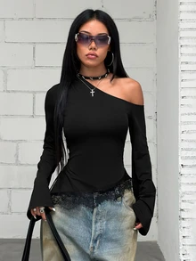 SHEIN EZwear 新款優雅性感通勤百搭蕾絲拼接不對稱肩喇叭袖收腰黑色T恤，適合萬聖節、夜店、秋季 - 黑色 - 查看 6