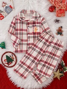 SHEIN Vintaside Kids 聖誕秋冬男嬰套裝 時尚復古紅黑格紋 可愛薑餅人口袋熱轉印印花 柔軟舒適雙層皺褶布料 彼得潘領長袖居家休閒褲裝 - 杏色 - 查看 7