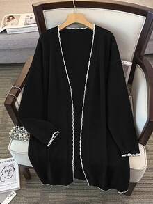 GlowEve CURVE Plus Size Elegant Colorblock Wavy Edge Long Sleeve Cardigan - Black and White - View 3