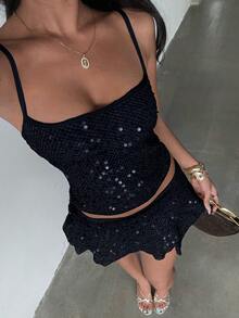 SHEIN Glamour طقم قطعتين أسود من التوب القصير بحمالات رفيعة من الشبك والترتر مع تنورة ميني فائقة القصر بطبقة مزدوجة وكشكشة وتجاعيد، إطلالة مثيرة لحفلات الملهى الليلي والسهرات في البار - الأسود - مشاهدة 7