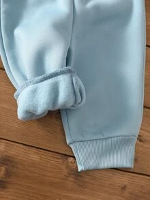 SHEIN 2件組 幼兒男嬰運動休閒套裝 天藍色 1/4拉鍊 캥熊口袋 羅紋長袖 假領 加厚冬季運動毛衣褲 簡約純色 - 藍色 - 查看 7