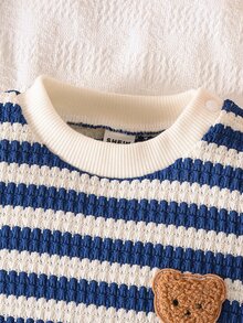 SHEIN 新生兒嬰兒男童女童連身衣 可愛藍白條紋熊貼布 長袖圓領連身褲 羅紋針織 秋冬款 親子套裝 - 淺藍色 - 查看 7