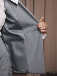 Anewsta Setelan Blazer dan Rok 2 Potong Elegan untuk Wanita dengan Hiasan Manik-Manik dan Rhinestone Buatan Tangan - Grey - View 8