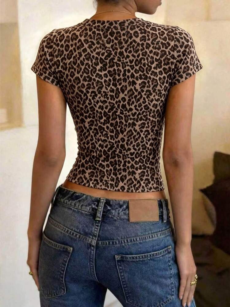 Rovax Women Square Neck Short Sleeve Fitted Leopard Print Cropped Top, Stretchy Y2K Tee For Daily Street Night Out Party Casual Outfit - Multicolor - View 2