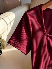 Franclia Women's Minimalist Solid Apricot Square Neck Short Sleeve Elastic Slim Fit T-Shirt, Suitable For Daily Wear, Button Decor, Minimalist Design, Summer, Versatile - Burgundy - View 5