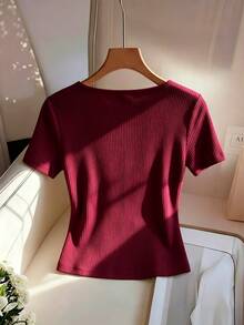 Franclia Women's Minimalist Solid Apricot Square Neck Short Sleeve Elastic Slim Fit T-Shirt, Suitable For Daily Wear, Button Decor, Minimalist Design, Summer, Versatile - Burgundy - View 2